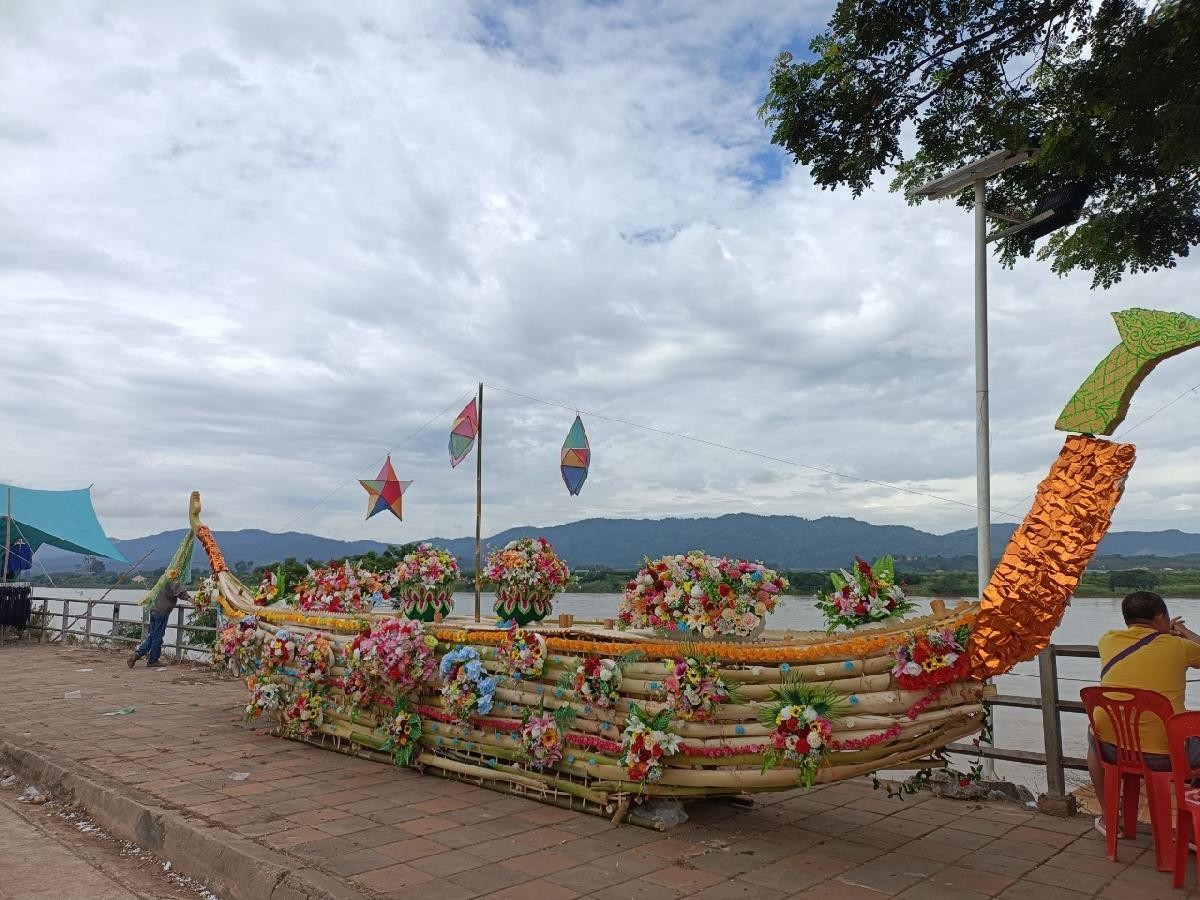 ประเพณีไหลเรือไฟ เวียงแก่น เชียงราย